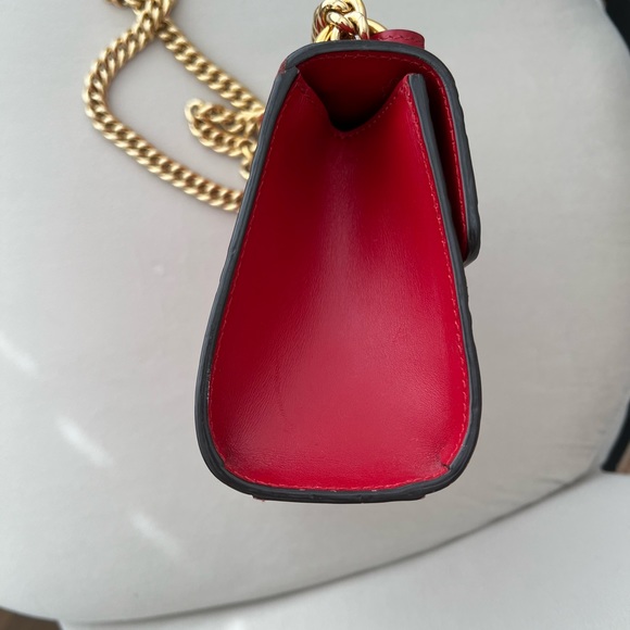 Gucci small padlock red handbag. Bought from Gucci store in Montréal - Picture 9 of 15